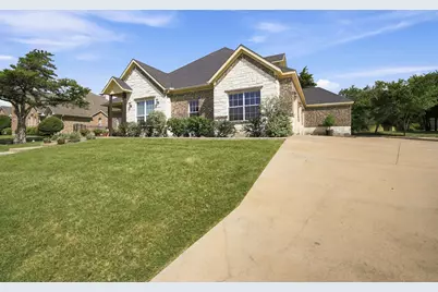 1906 Clearview Drive, Ennis, TX 75119 - Photo 4