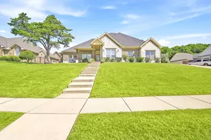 1906 Clearview Dr, Ennis, TX 75119 - Photo 2