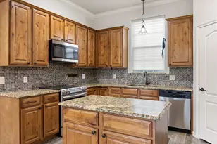 306 Knob Hill Dr, Granbury, TX 76048 - Photo 10