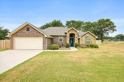 306 Knob Hill Drive, Granbury, TX 76048 - Photo 2