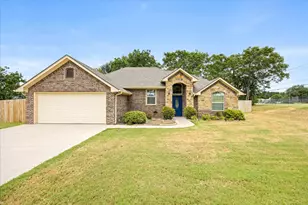 306 Knob Hill Dr, Granbury, TX 76048 - Photo 2