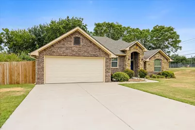 306 Knob Hill Drive, Granbury, TX 76048 - Photo 4