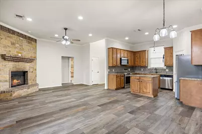 306 Knob Hill Drive, Granbury, TX 76048 - Photo 8