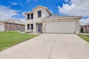 1044 Triple Crown Dr, Fort Worth, TX 76179 - Photo 2