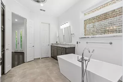 18323 Frankford Lakes Circle, Dallas, TX 75252 - Photo 16