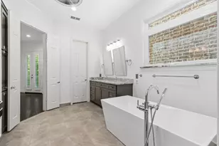 18323 Frankford Lakes Cir, Dallas, TX 75252 - Photo 16