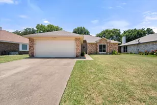 4959 Shady Oak Trail, Grand Prairie, TX 75052 - Photo 4