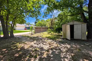 1415 N Luckett St, Sherman, TX 75090 - Photo 26