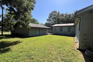 304 S Lafayette St, Campbell, TX 75422 - Photo 6