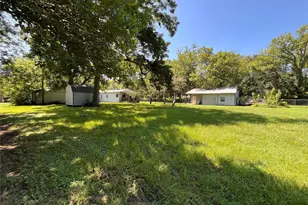 304 S Lafayette St, Campbell, TX 75422 - Photo 2