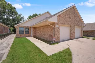3124 Cherry Ln, Fort Worth, TX 76116 - Photo 2