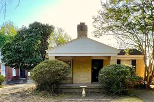 1510 S Montreal Ave S, Dallas, TX 75208 - Photo 1