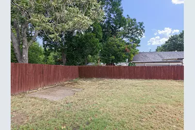 611 Cherry Street, Bowie, TX 76230 - Photo 34