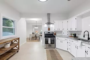 611 Cherry St, Bowie, TX 76230 - Photo 2