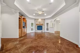 910 Mallard Pointe Dr, Granbury, TX 76049 - Photo 4