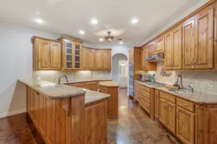 910 Mallard Pointe Dr, Granbury, TX 76049 - Photo 12