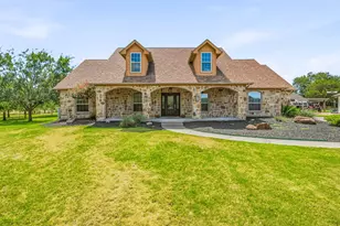 910 Mallard Pointe Dr, Granbury, TX 76049 - Photo 2