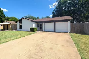 6412 Grasshopper Dr, Watauga, TX 76148 - Photo 2