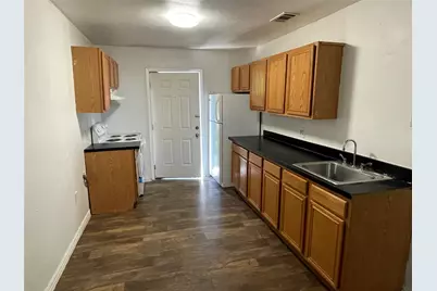 202 W Pembroke Avenue, Dallas, TX 75208 - Photo 2