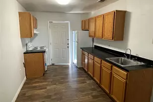 202 W Pembroke Ave, Dallas, TX 75208 - Photo 2