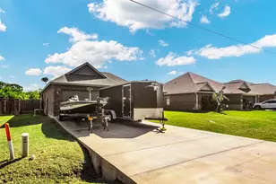 591 E Eubank St, Mabank, TX 75147 - Photo 4