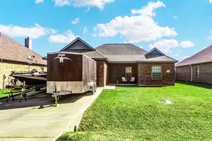 591 E Eubank St, Mabank, TX 75147 - Photo 2