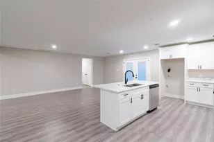 209 W 9th St, Kemp, TX 75143 - Photo 6