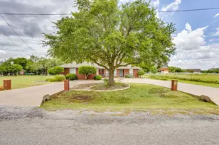 22011 Pebble Dr, Whitney, TX 76692 - Photo 4