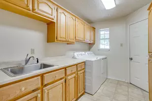 22011 Pebble Dr, Whitney, TX 76692 - Photo 16