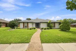 2005 Yorkstown Dr, Ennis, TX 75119 - Photo 2