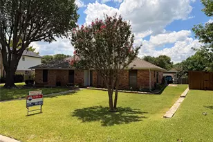 910 Village Green Dr, Rockwall, TX 75087 - Photo 1