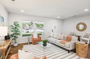 1043 N Edgefield Ave, Dallas, TX 75208 - Photo 2