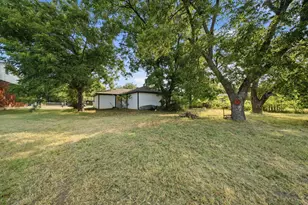302 Gene Autry Dr, Tioga, TX 76271 - Photo 18