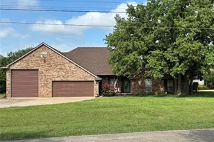 1408 Island Village Ct, Granbury, TX 76048 - Photo 2