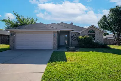 737 E Sheila Circle, Joshua, TX 76058 - Photo 2
