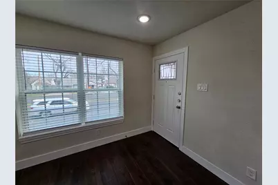 211 N Hampton Road, Dallas, TX 75208 - Photo 2