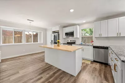 2216 Reverchon Drive, Arlington, TX 76017 - Photo 8
