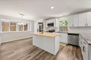 2216 Reverchon Dr, Arlington, TX 76017 - Photo 8