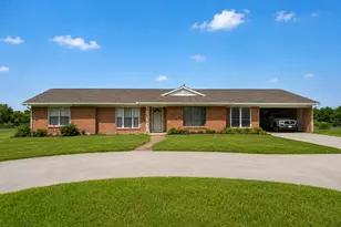 2211 Fisher St, Goldthwaite, TX 76844 - Photo 2