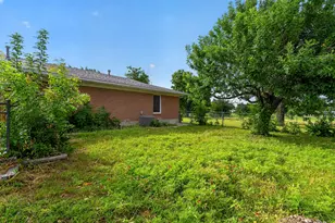 2211 Fisher St, Goldthwaite, TX 76844 - Photo 4