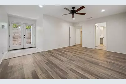 2751 Stonecreek Court, Carrollton, TX 75006 - Photo 10
