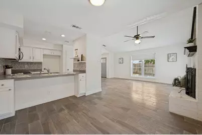2751 Stonecreek Court, Carrollton, TX 75006 - Photo 6