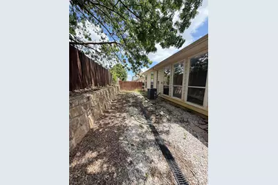 1152 Sunderland Lane, Fort Worth, TX 76134 - Photo 16