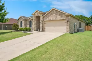 1222 Monaco Dr, Princeton, TX 75407 - Photo 2