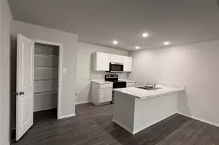 126 Levi Dr, Cleburne, TX 76031 - Photo 2