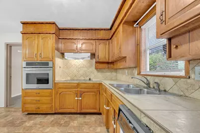 1113 Hudgins Avenue, Fort Worth, TX 76111 - Photo 12