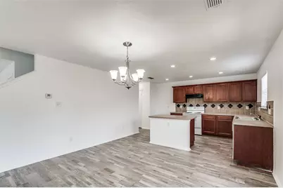 8101 Stanton Court, Fort Worth, TX 76120 - Photo 16