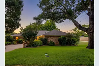 4510 Longacres Court, Arlington, TX 76016 - Photo 2