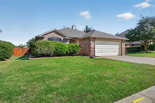 2103 Meadowview Dr, Corinth, TX 76210 - Photo 2