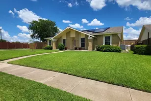 3020 Rockett Dr, Carrollton, TX 75007 - Photo 2